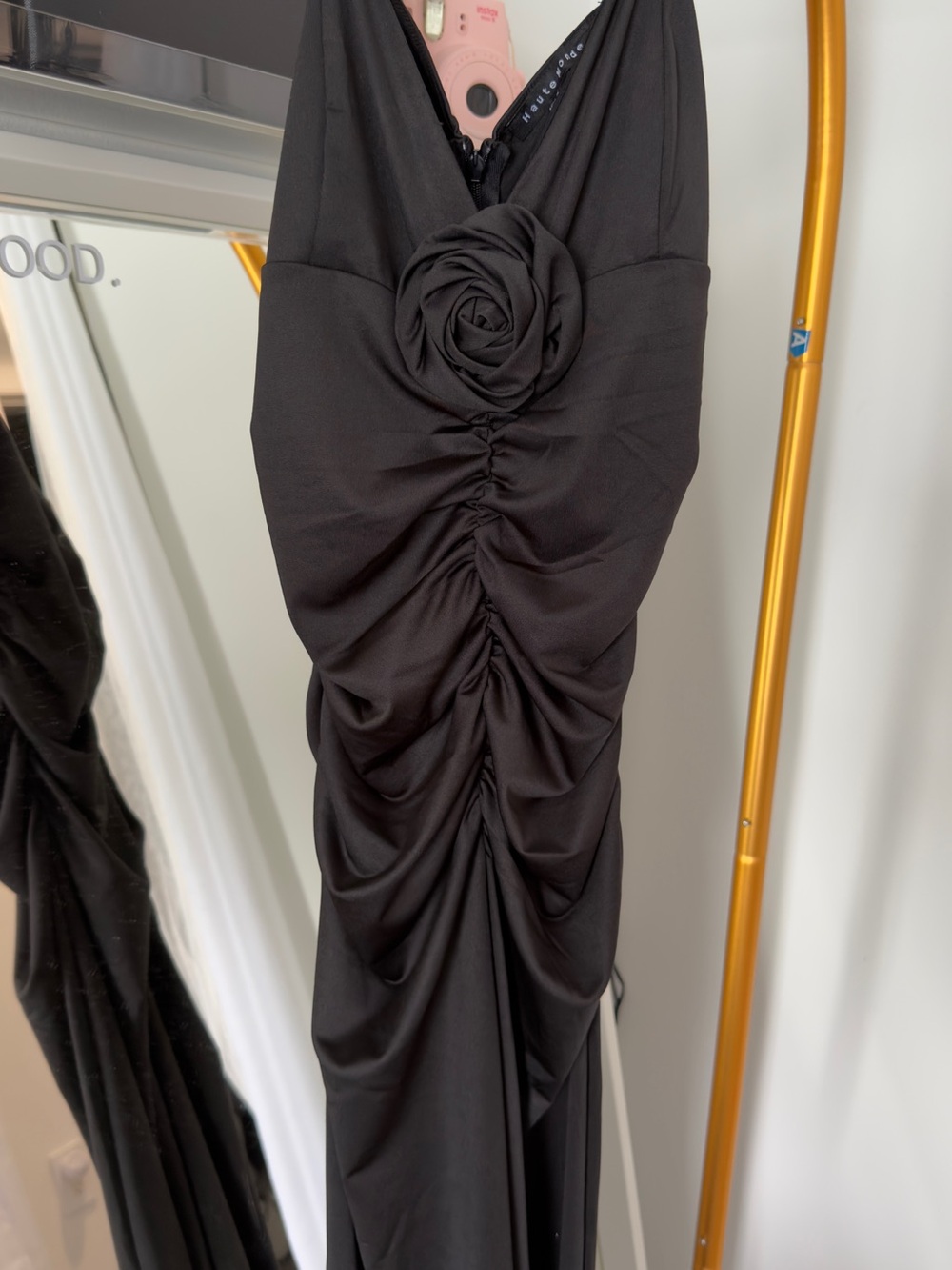 Elegant Black Ruched V-Neck Evening Dress with Rosette